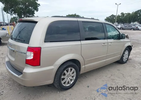 2015 Chrysler Town & Country Lx z USA, uszkodzony, nr VIN 2C4RC1AGXFR675529